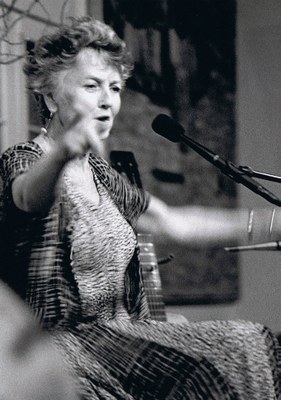 peggyseeger-speaking.jpg