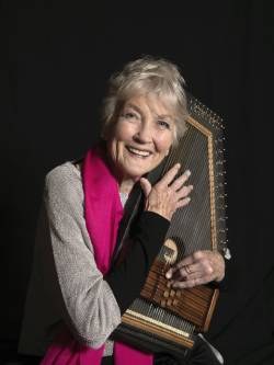 Peggy Seeger-Autoharp250.jpg