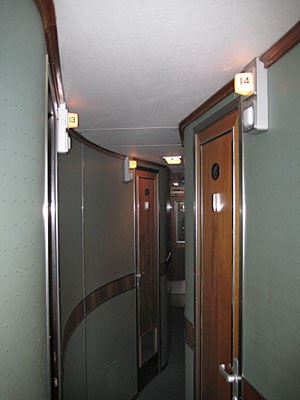 13-TRAIN-CORRIDOR.jpg