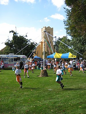 23-Westbury-maypole.jpg