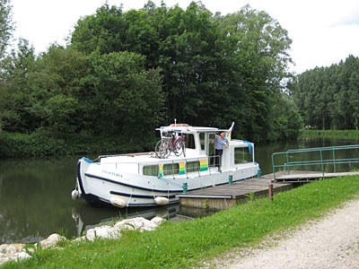 37-canal-boat.jpg